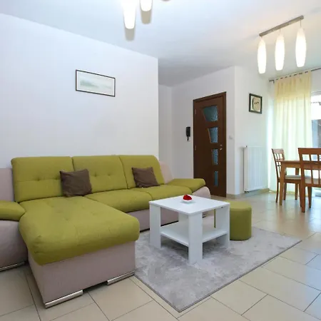 House 1765 * Перой