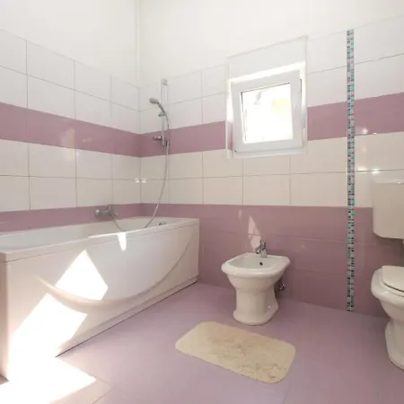 Vikendica House 1765 Peroj