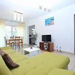 House 1765 Перой