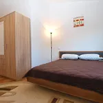 House 1765 Перой