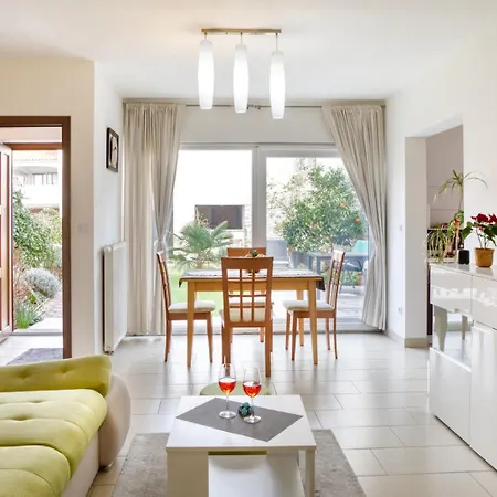 House 1765 * 페로이