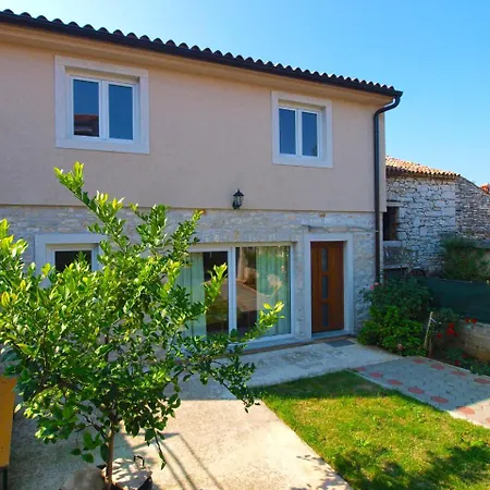 House 1765 * Peroj