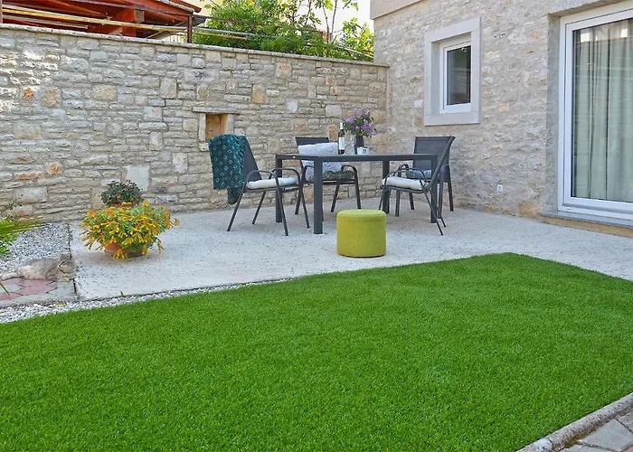 House 1765 페로이