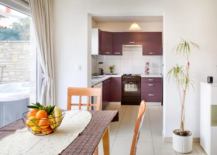 House 1765 페로이