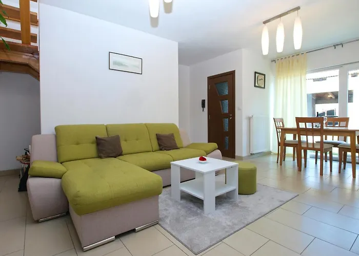 House 1765 * 페로이