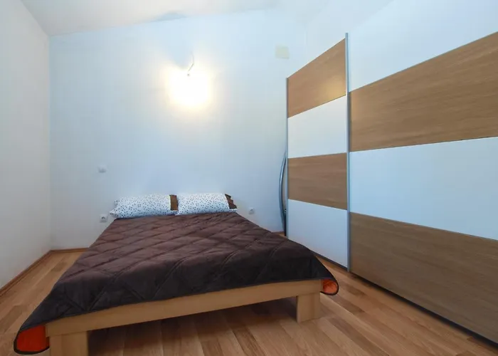 House 1765 페로이