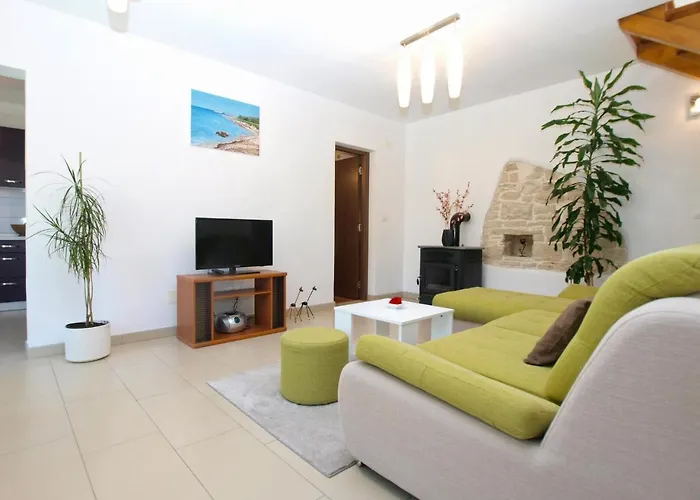 House 1765 * 페로이